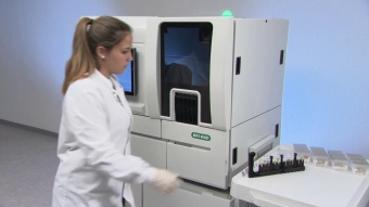 IH-500 Автоматический анализатор для иммуногематологических исследований